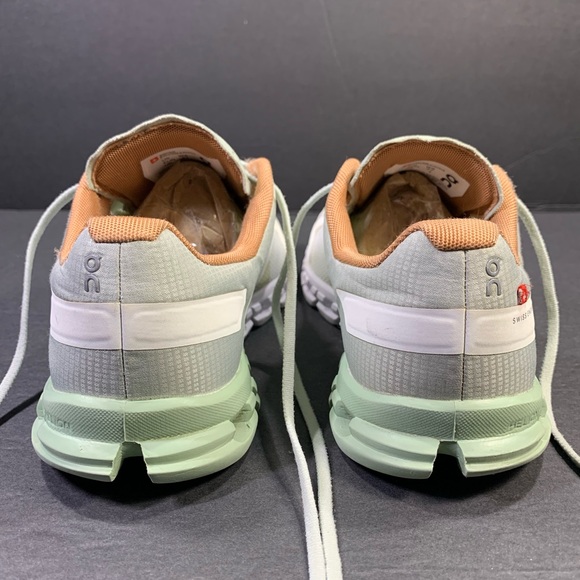 On Running CloudFlow V3 Women’s Running & Walking sneakers // Shoe Size- 6 - Picture 7 of 10
